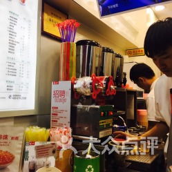 三亞夜晚的多重奏 酒吧街慢搖吧、面包飲品與美食團購指南